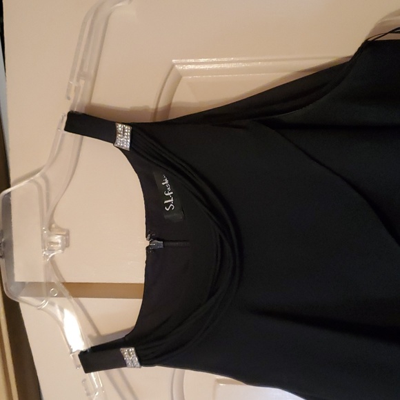 Dress - Picture 2 of 3